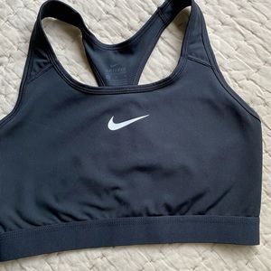 NIKE // dri-fit swoosh sports bra